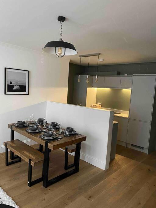 Charming Barbican/hoe Parking,courtyard! Apartment *