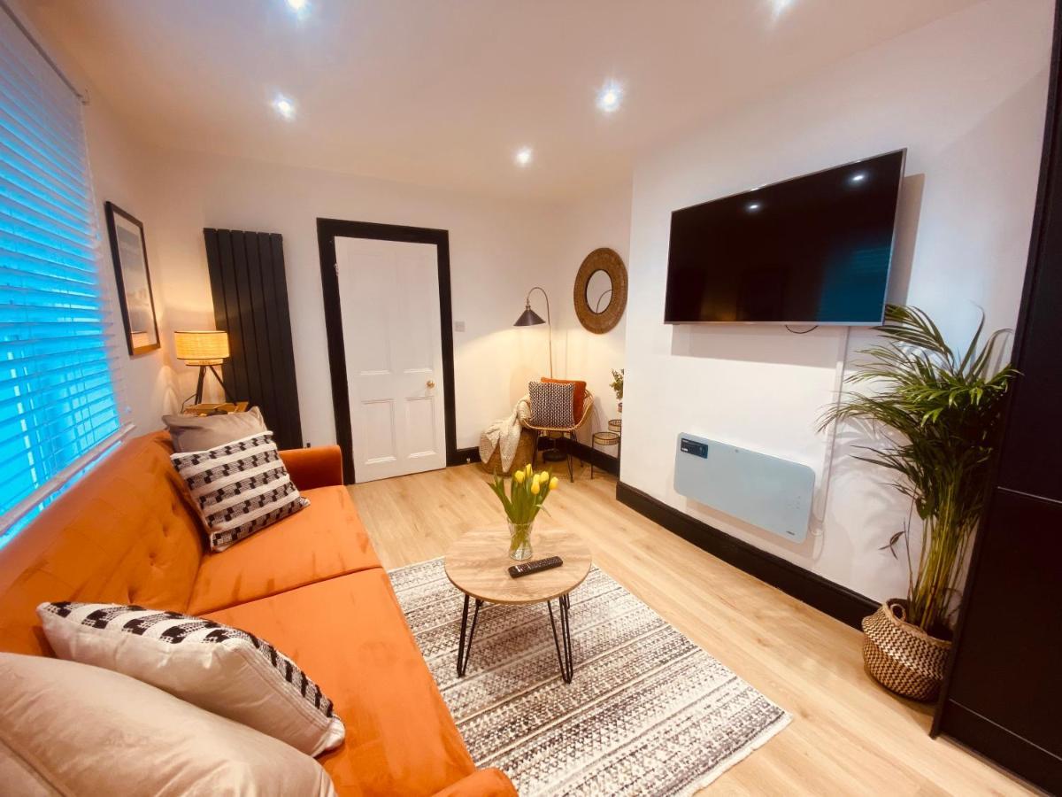 On The & Coastal Path With Free Parking Apartment *