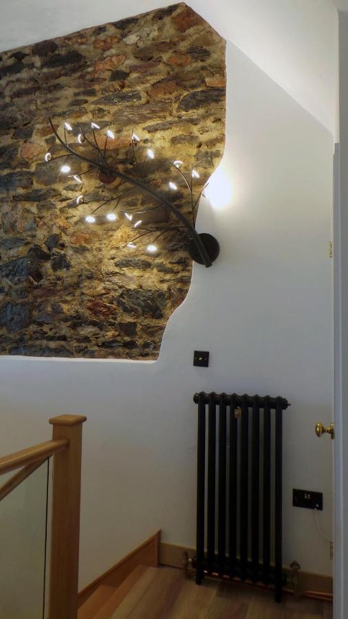 Luxury 1 Bedroom Duplex With Free Parking Apartment