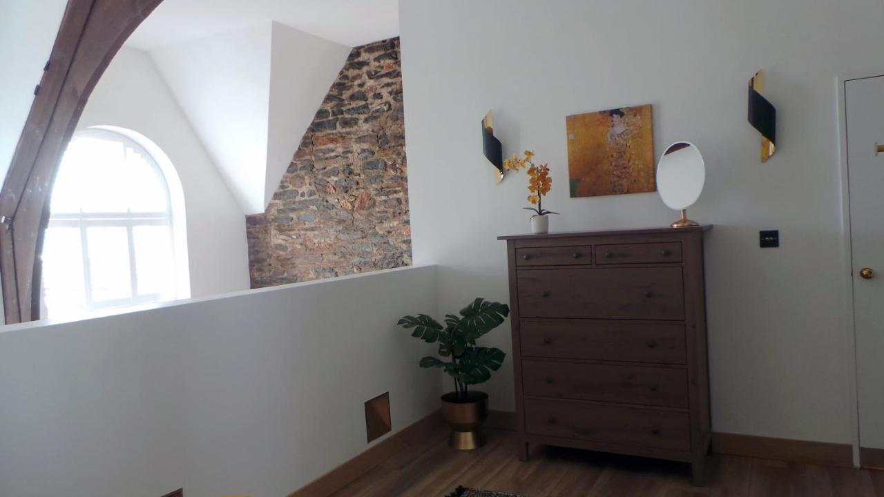 Apartment Luxury 1 Bedroom Duplex With Free Parking