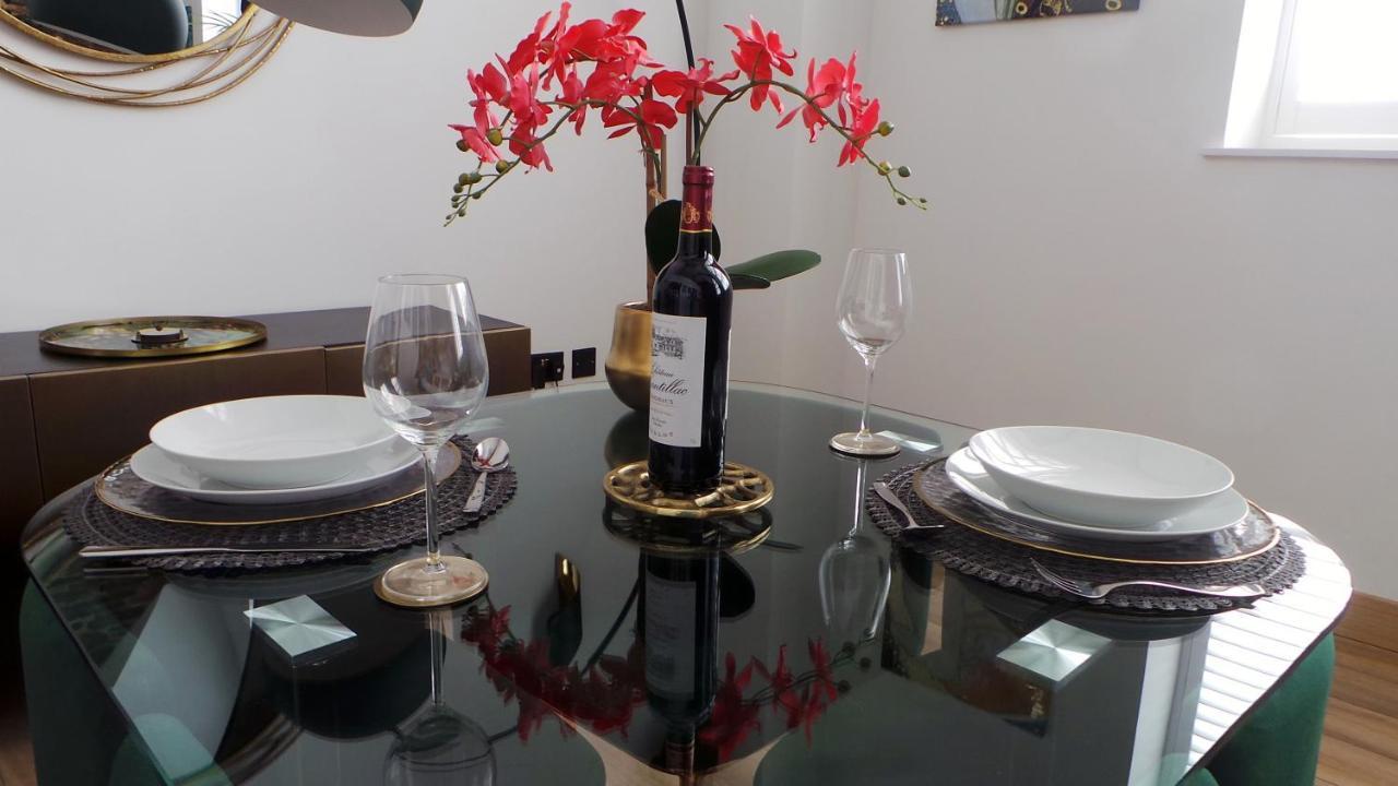 Luxury 1 Bedroom Duplex With Free Parking Apartment
