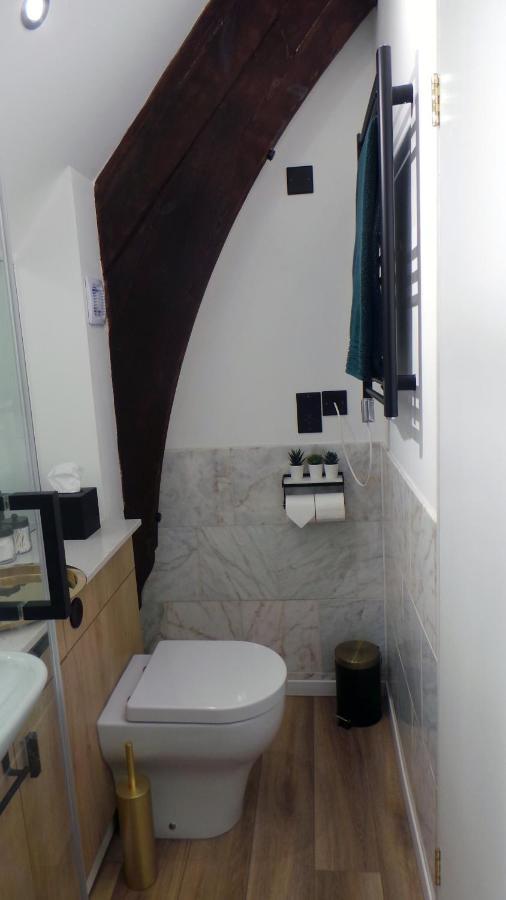 Luxury 1 Bedroom Duplex With Free Parking *
