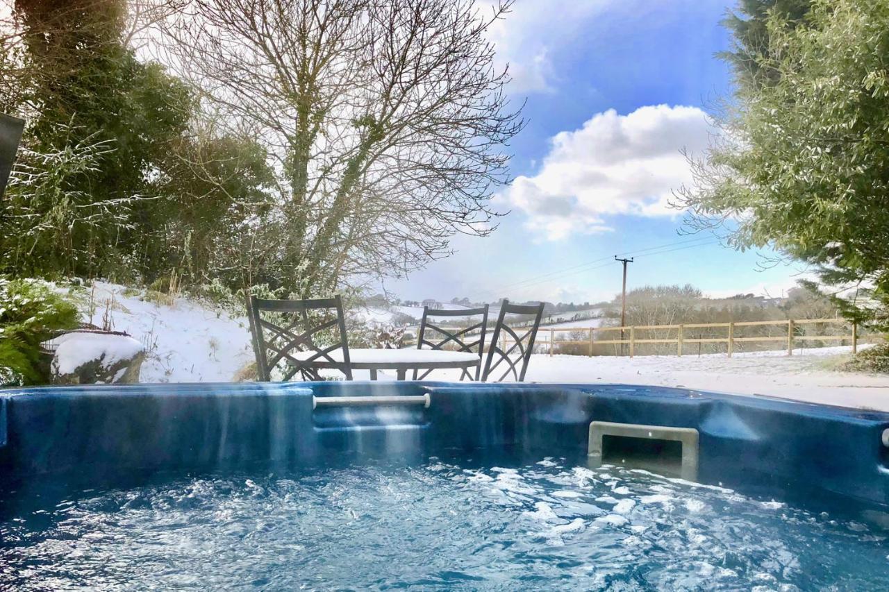 Sunridge Fishing With Hot Tub & Giant Cinema Holiday home *