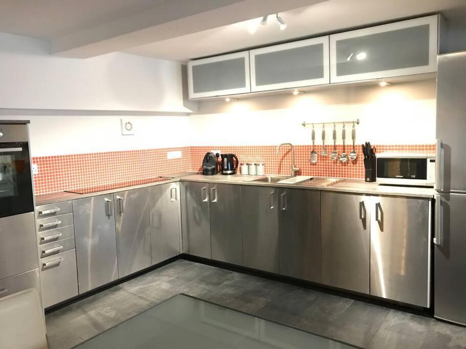 Modern In Latitude52 Dockyard & Parking Apartment *