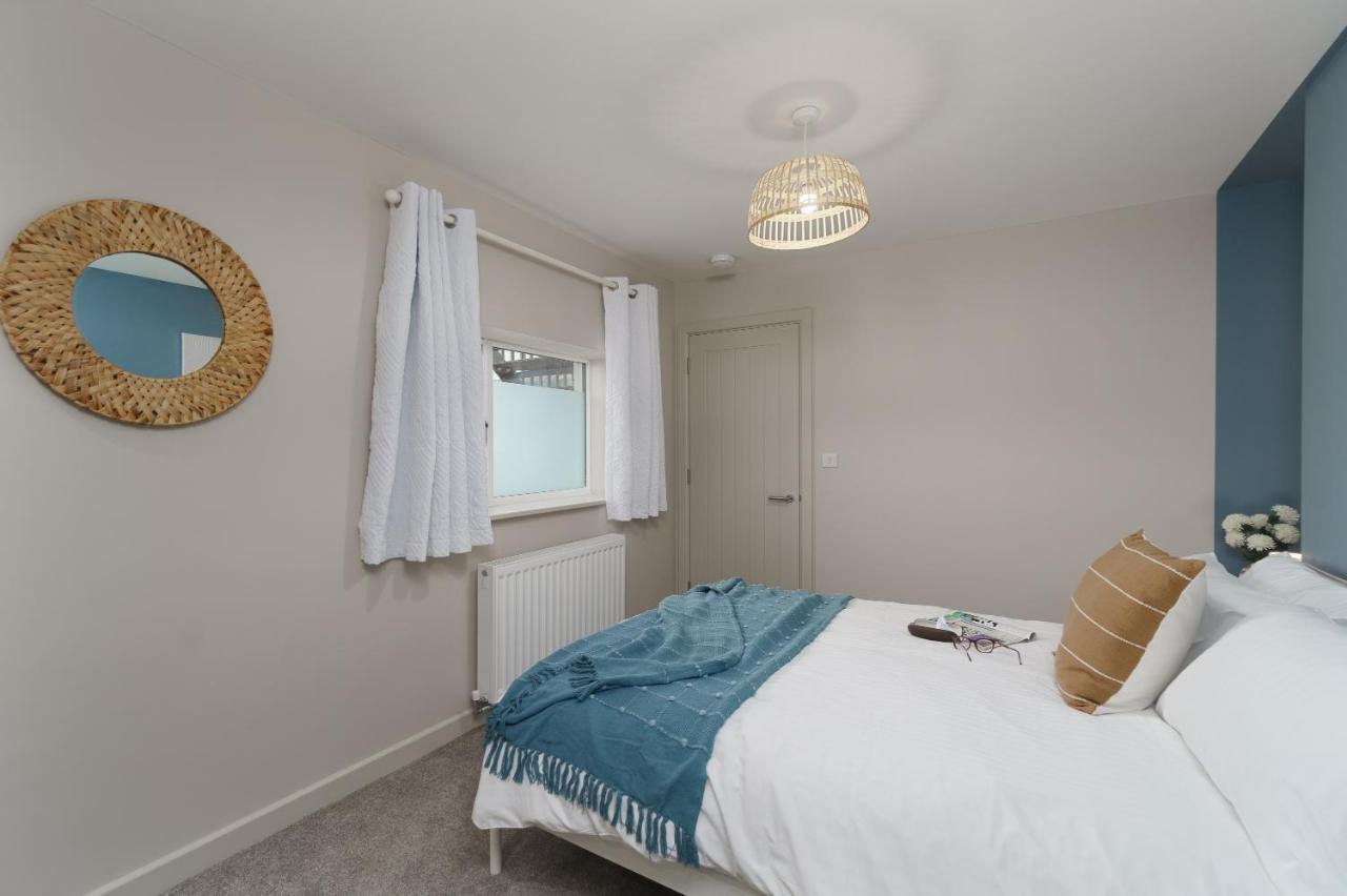 One - King Bed - Free Private Parking - By Ocean Retreats *