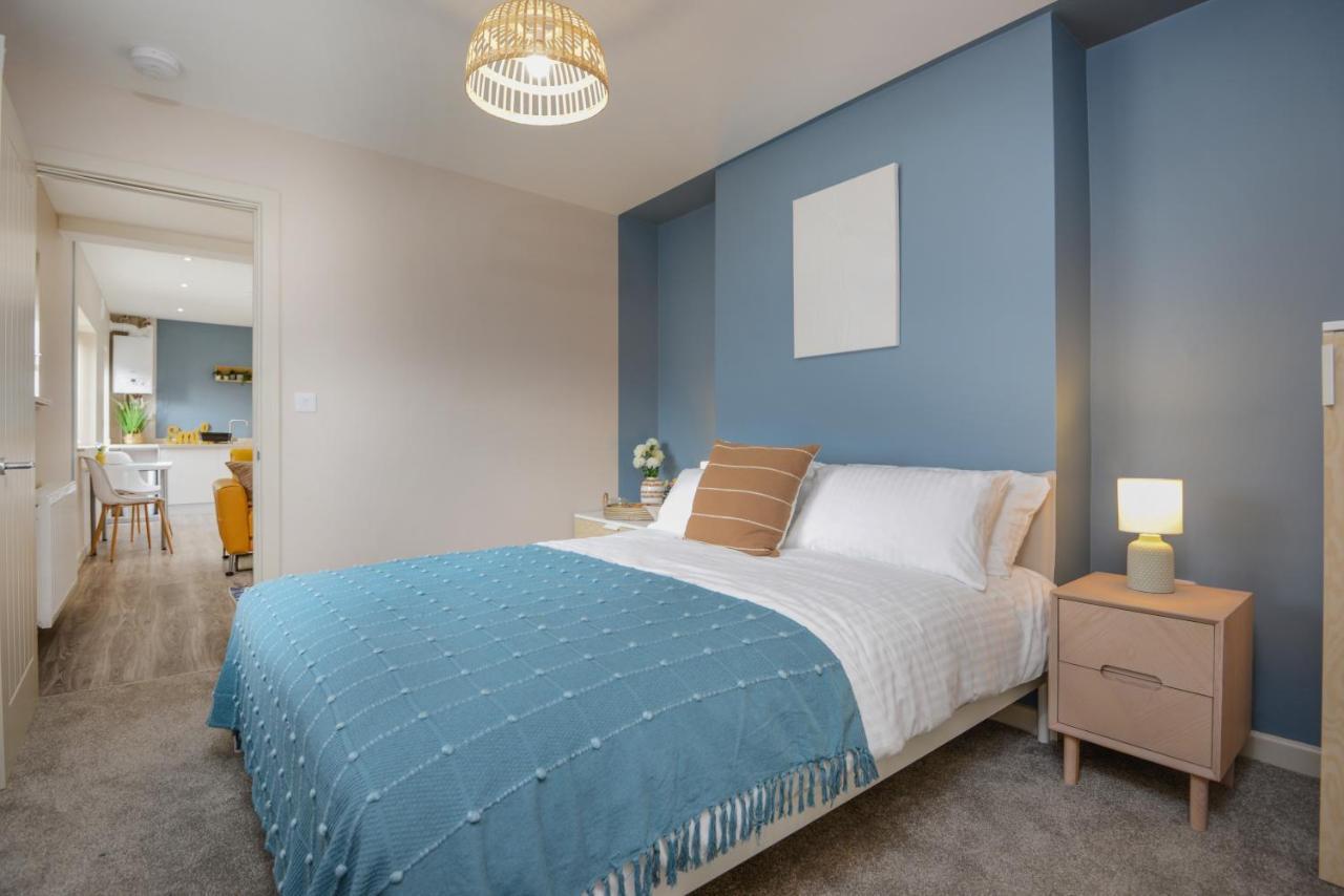One - King Bed - Free Private Parking - By Ocean Retreats * Plymouth