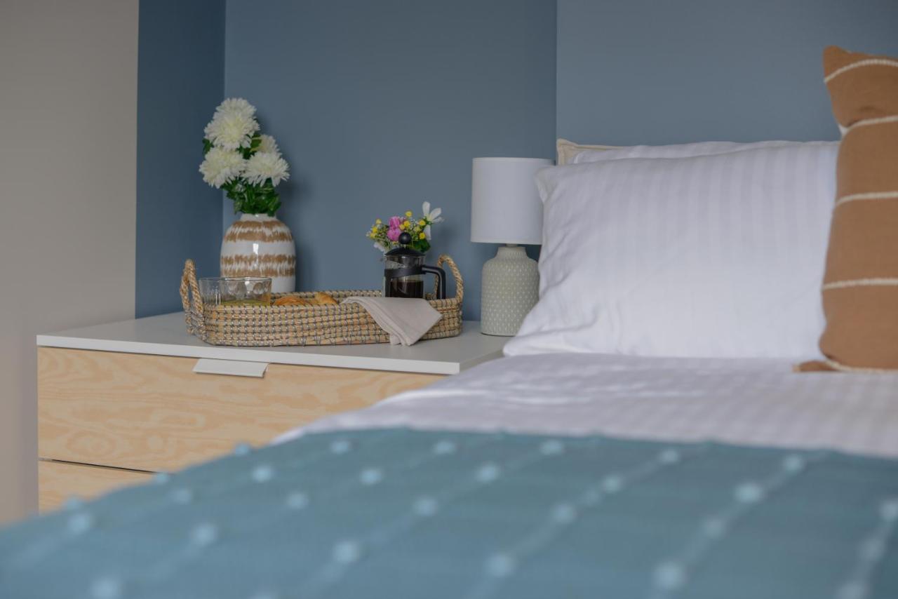 One - King Bed - Free Private Parking - By Ocean Retreats Apartment Plymouth