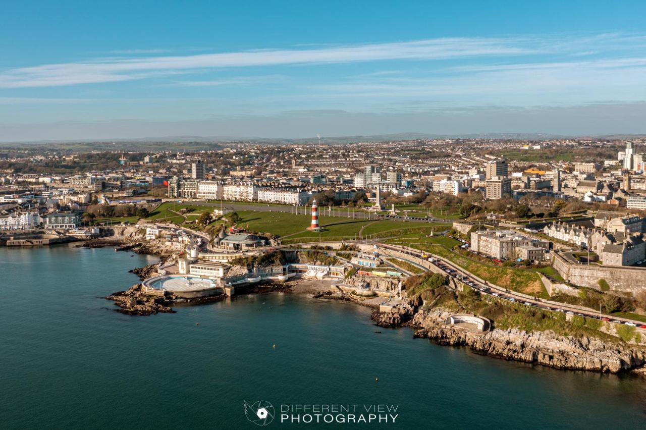 One - King Bed - Free Private Parking - By Ocean Retreats Apartment Plymouth