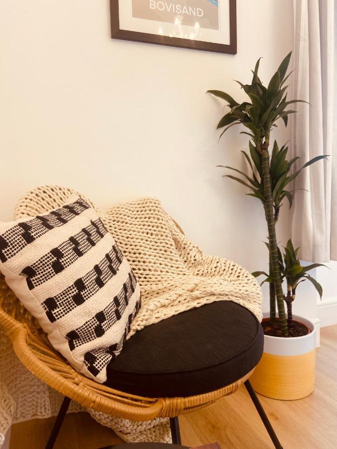 Apartment On The & Coastal Path With Free Parking *