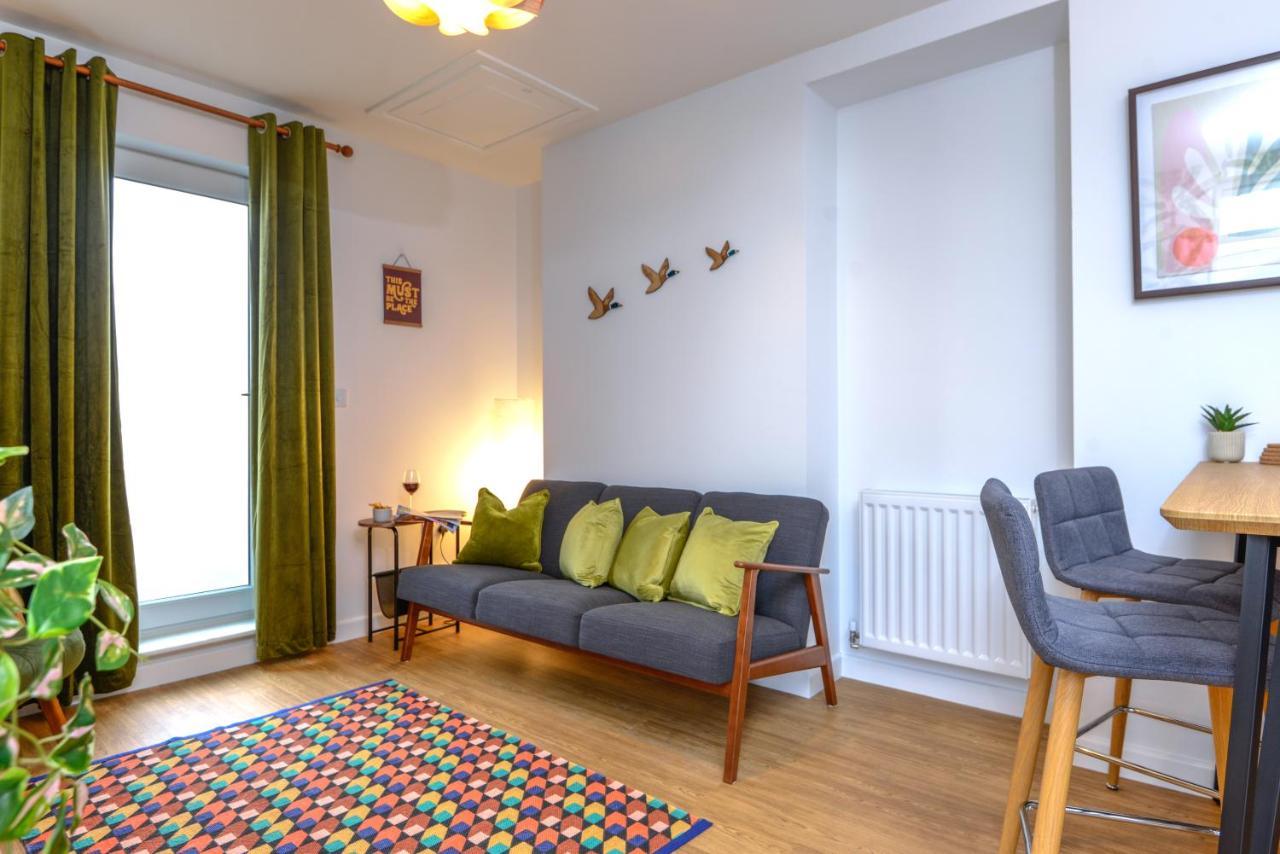 Two - Private Car Park, Comfortable And Well Equipped - By Ocean Retreats Apartment *