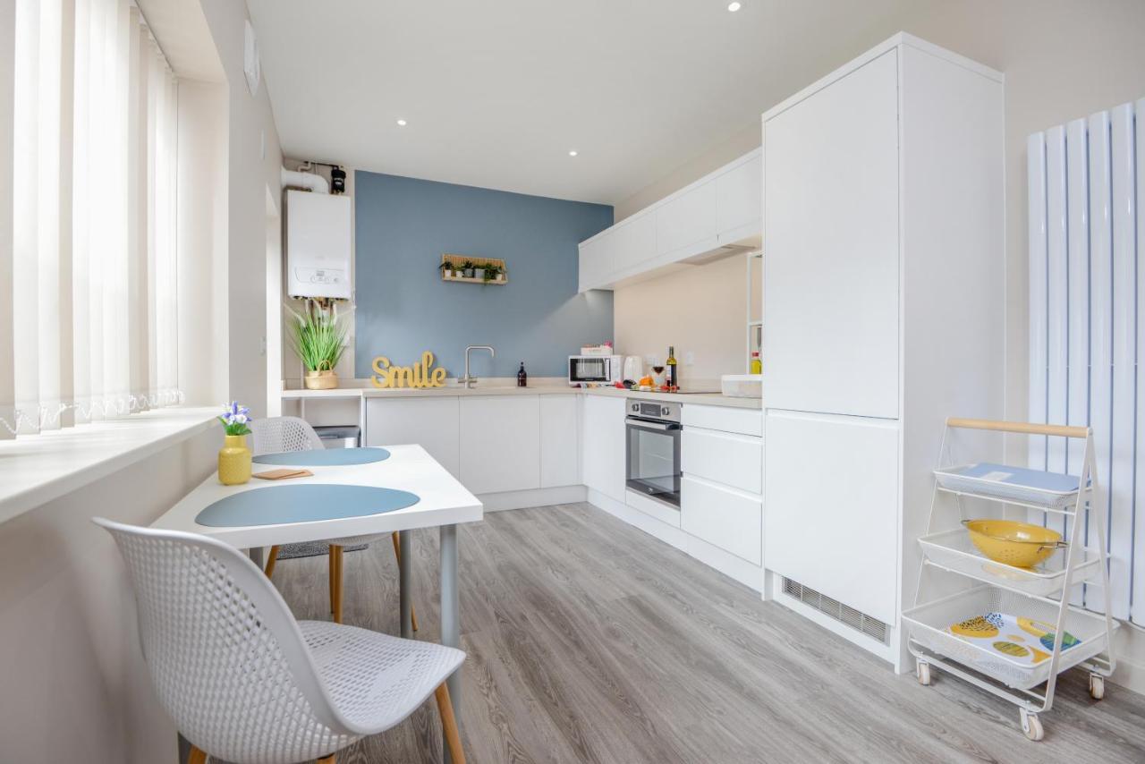 One - King Bed - Free Private Parking - By Ocean Retreats * Plymouth