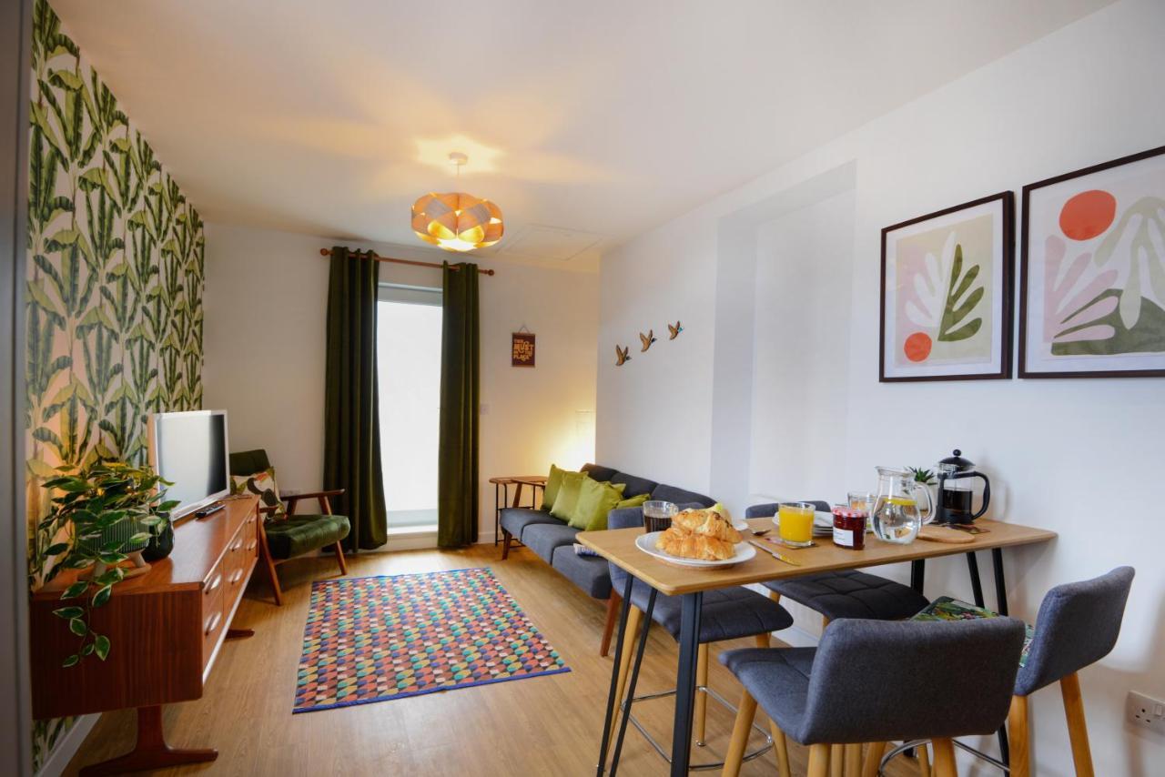 Apartment Two - Private Car Park, Comfortable And Well Equipped - By Ocean Retreats