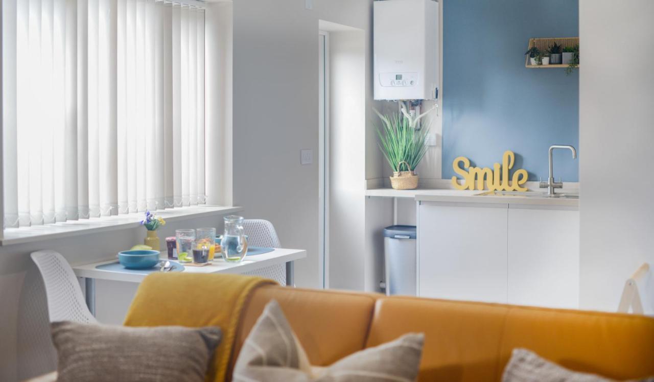 One - King Bed - Free Private Parking - By Ocean Retreats Apartment *