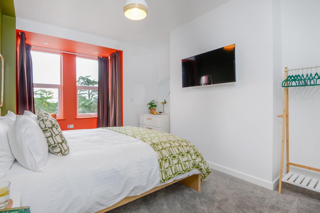 Two - Private Car Park, Comfortable And Well Equipped - By Ocean Retreats Apartment