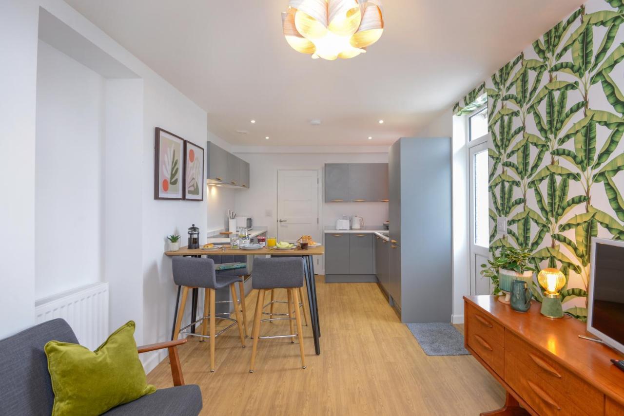 Two - Private Car Park, Comfortable And Well Equipped - By Ocean Retreats