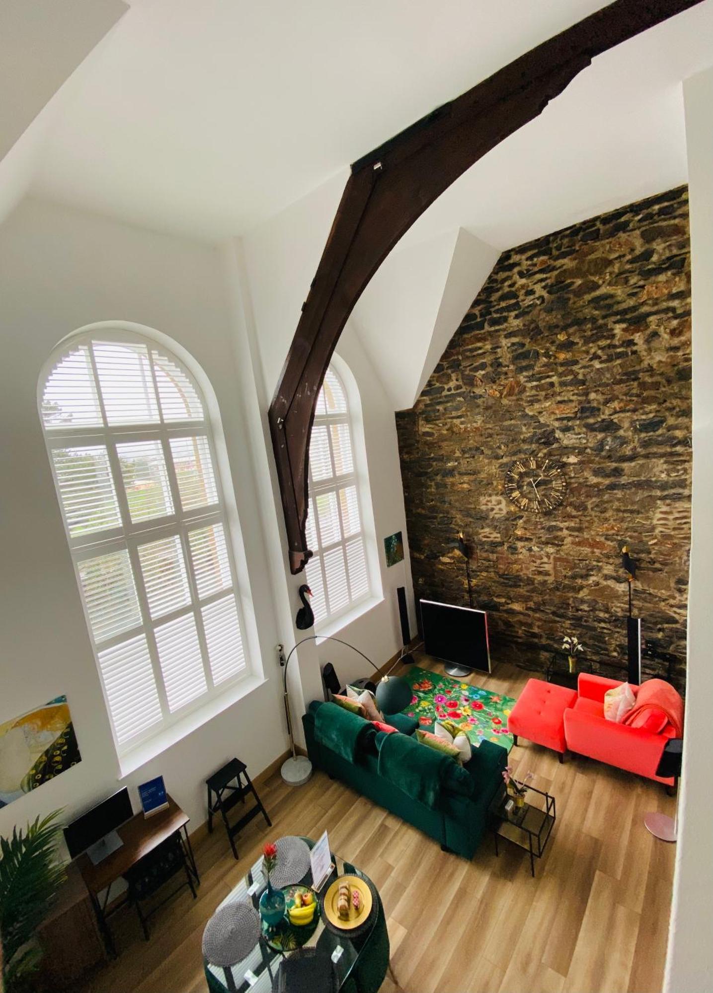Luxury 1 Bedroom Duplex With Free Parking Apartment *