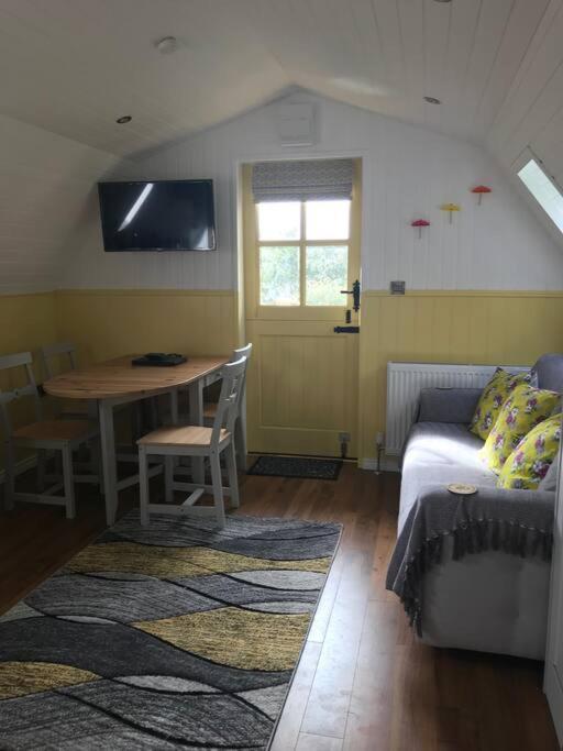 Bumble Bee Apartment *