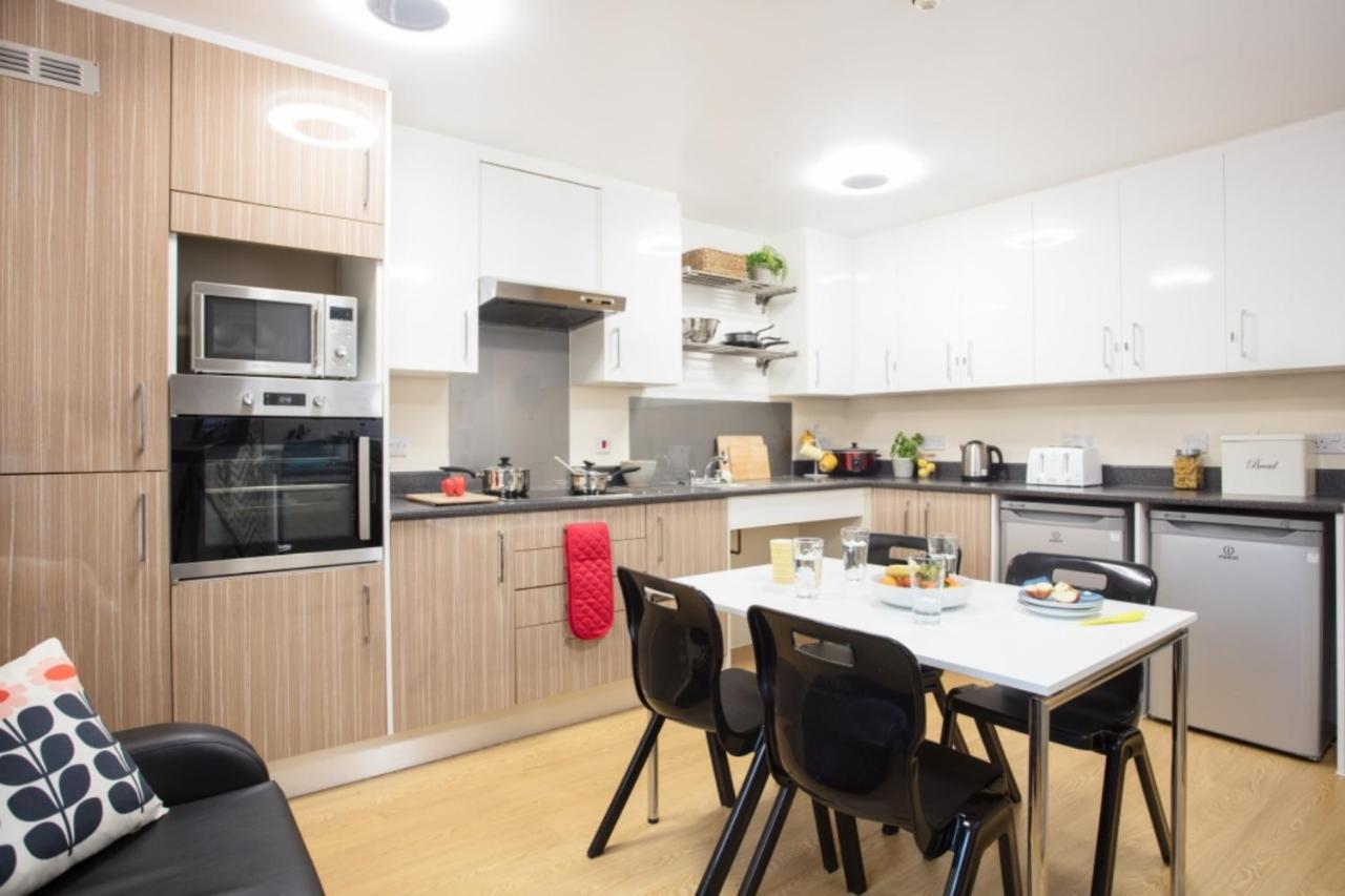 Bright Ensuite Rooms, - Sk