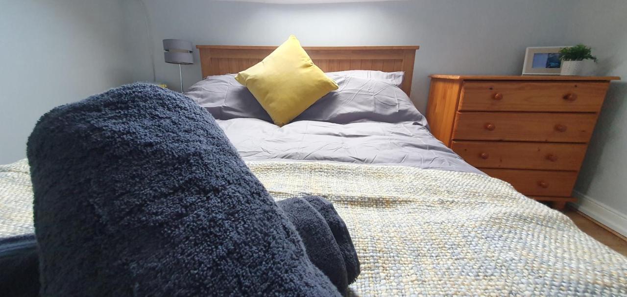 Spacious Penthouse In 3 Large Bedrooms * Plymouth