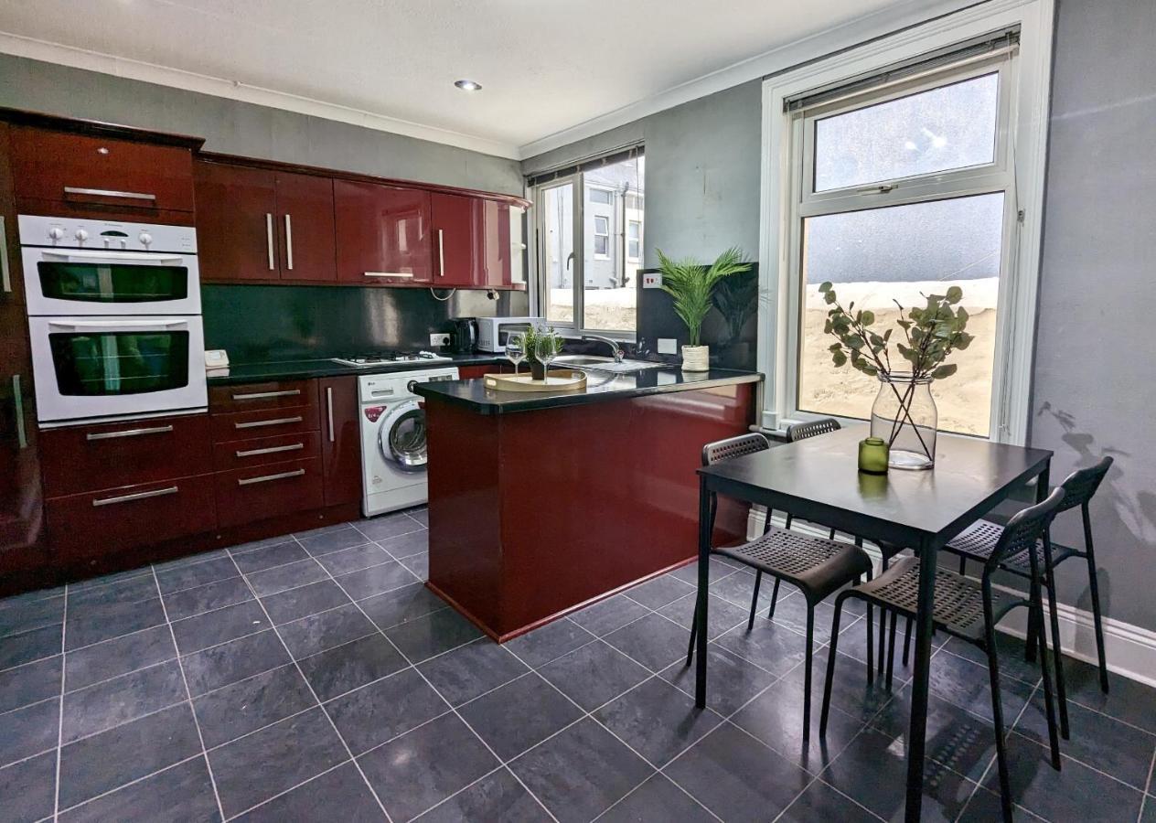 Ocean Avenue Apartment *