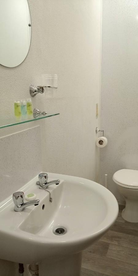 The Kynance House On ,26 Ensuite Hotel
