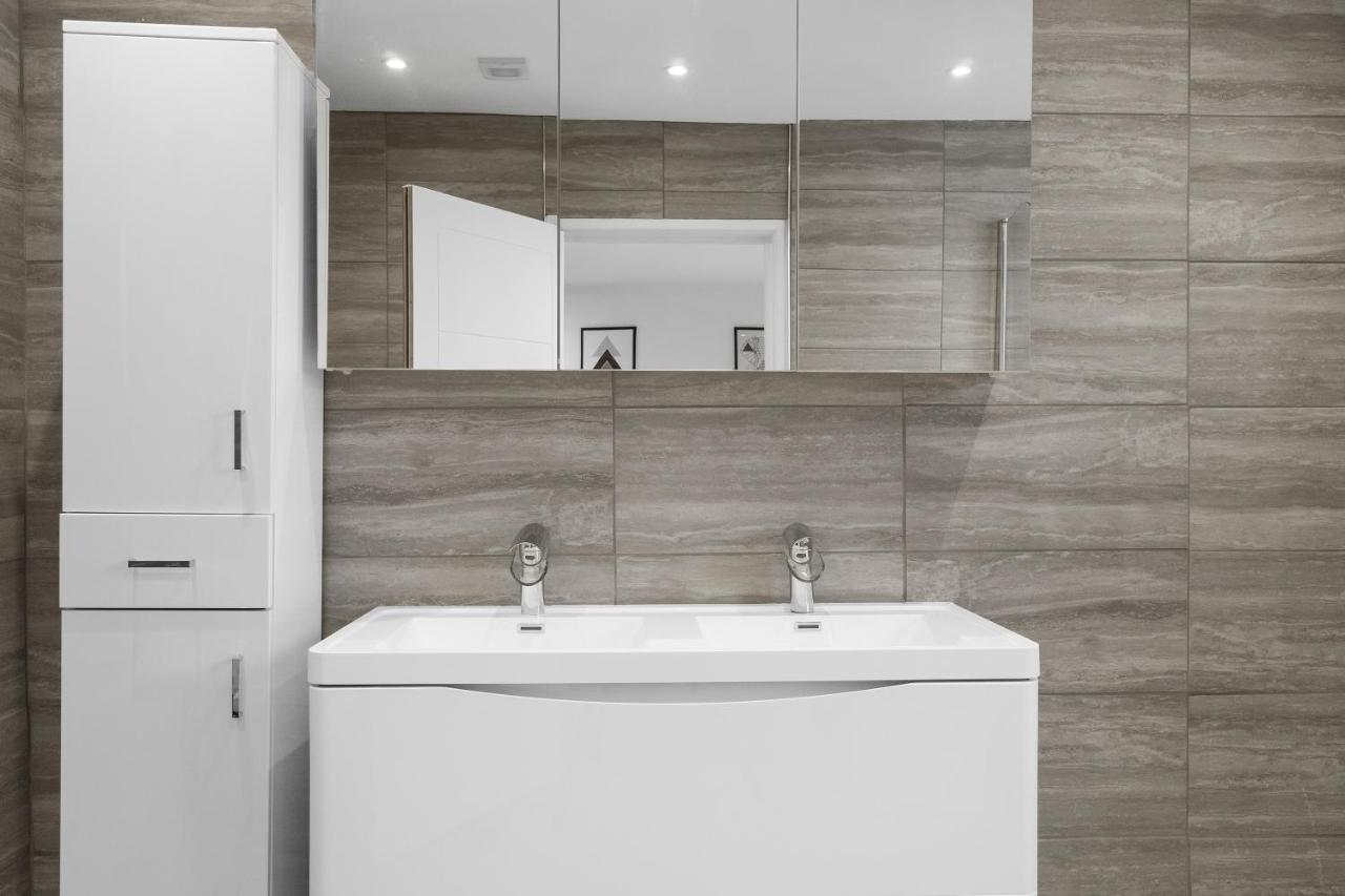 Large Penthouse By Opal * Plymouth