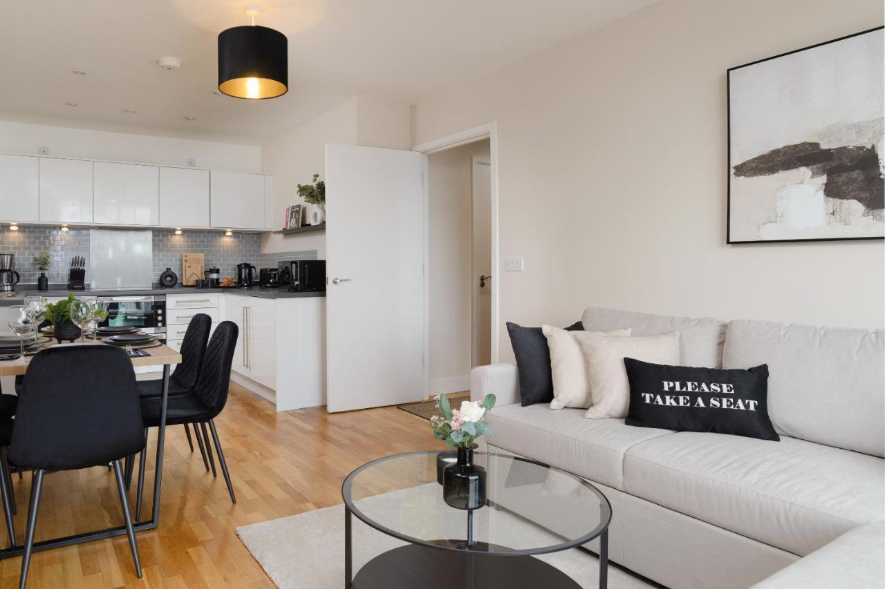 Premium - Allocated Parking - Great Location Apartment