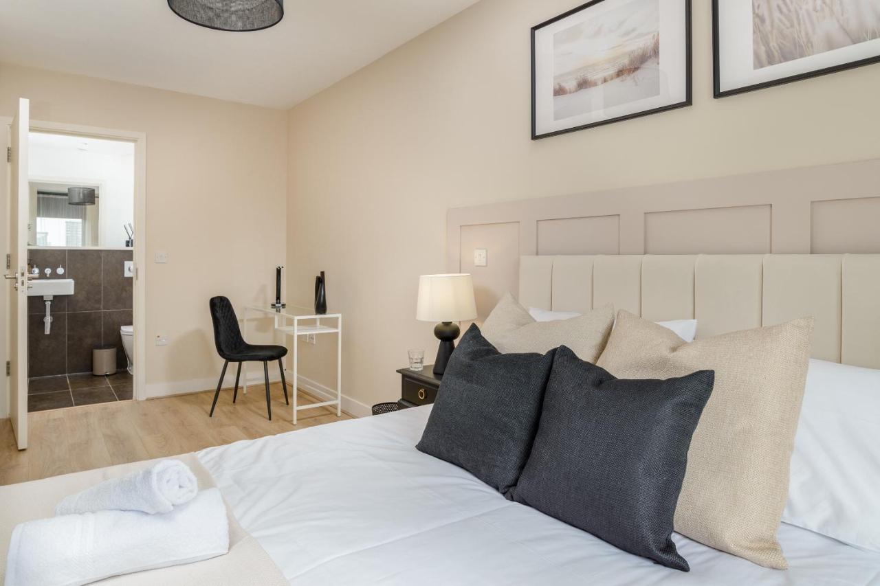 Premium - Allocated Parking - Great Location Apartment