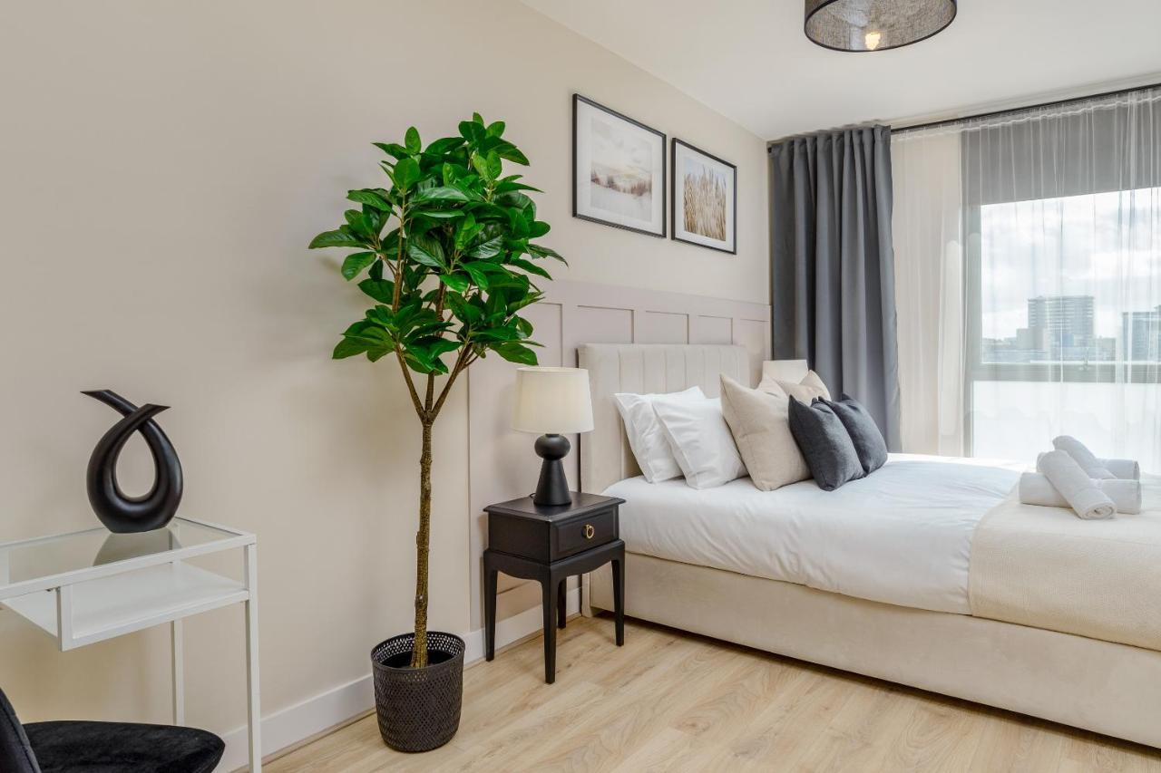 Premium - Allocated Parking - Great Location * Plymouth