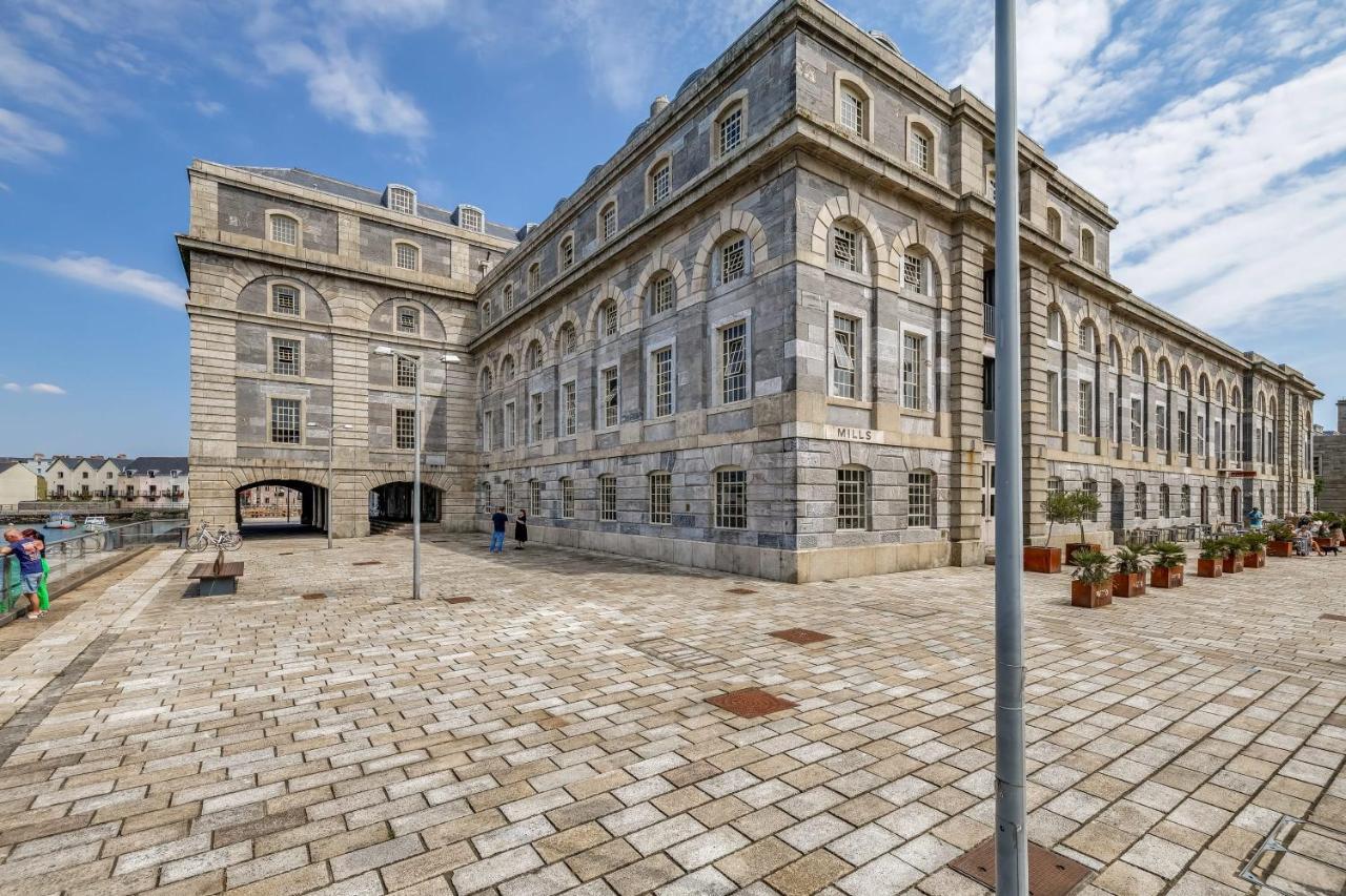 Luxury 2 Bed In Historic Royal William Yard Apartment *