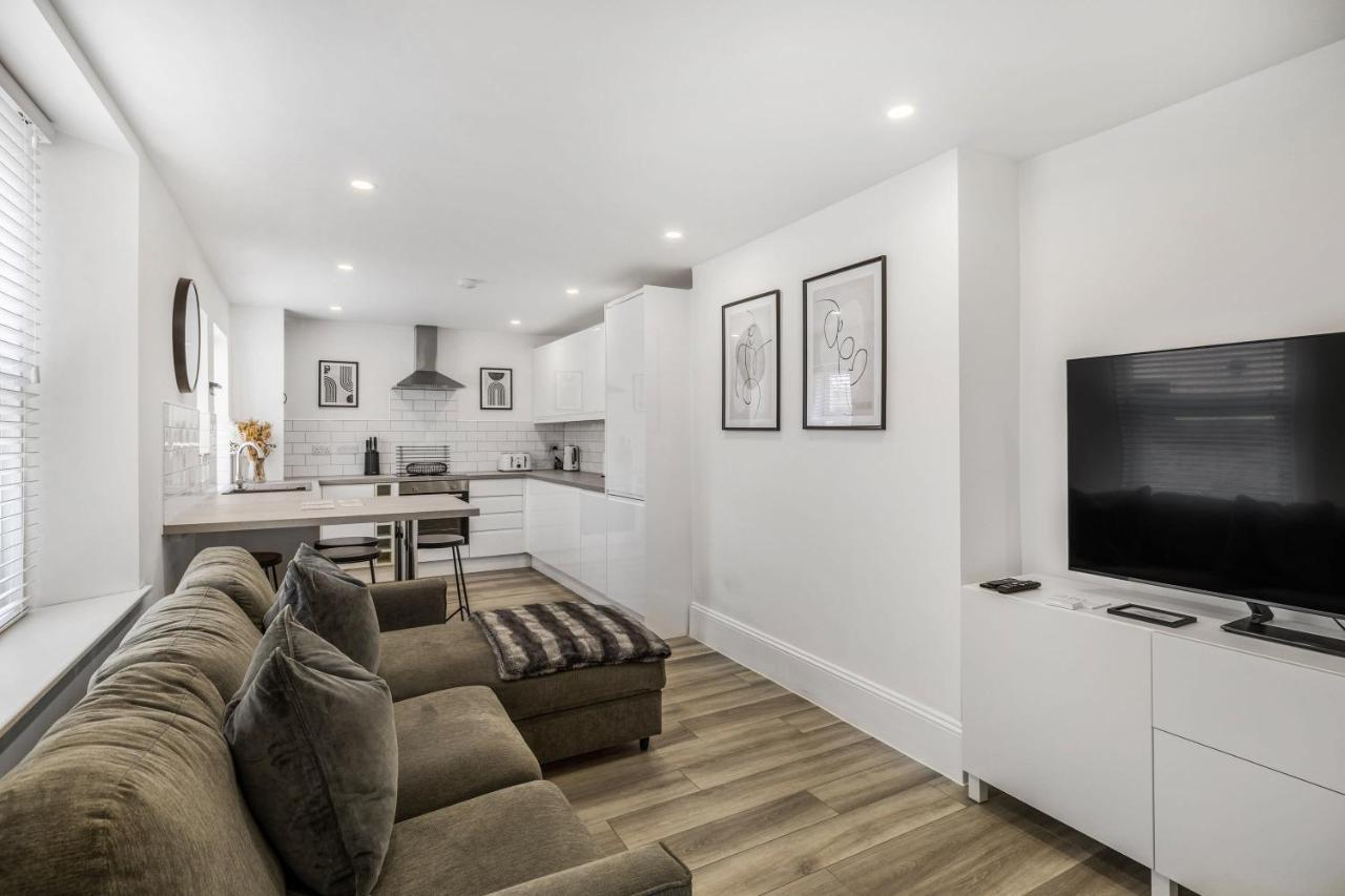 New Stunning - Sleeps 6 Apartment *