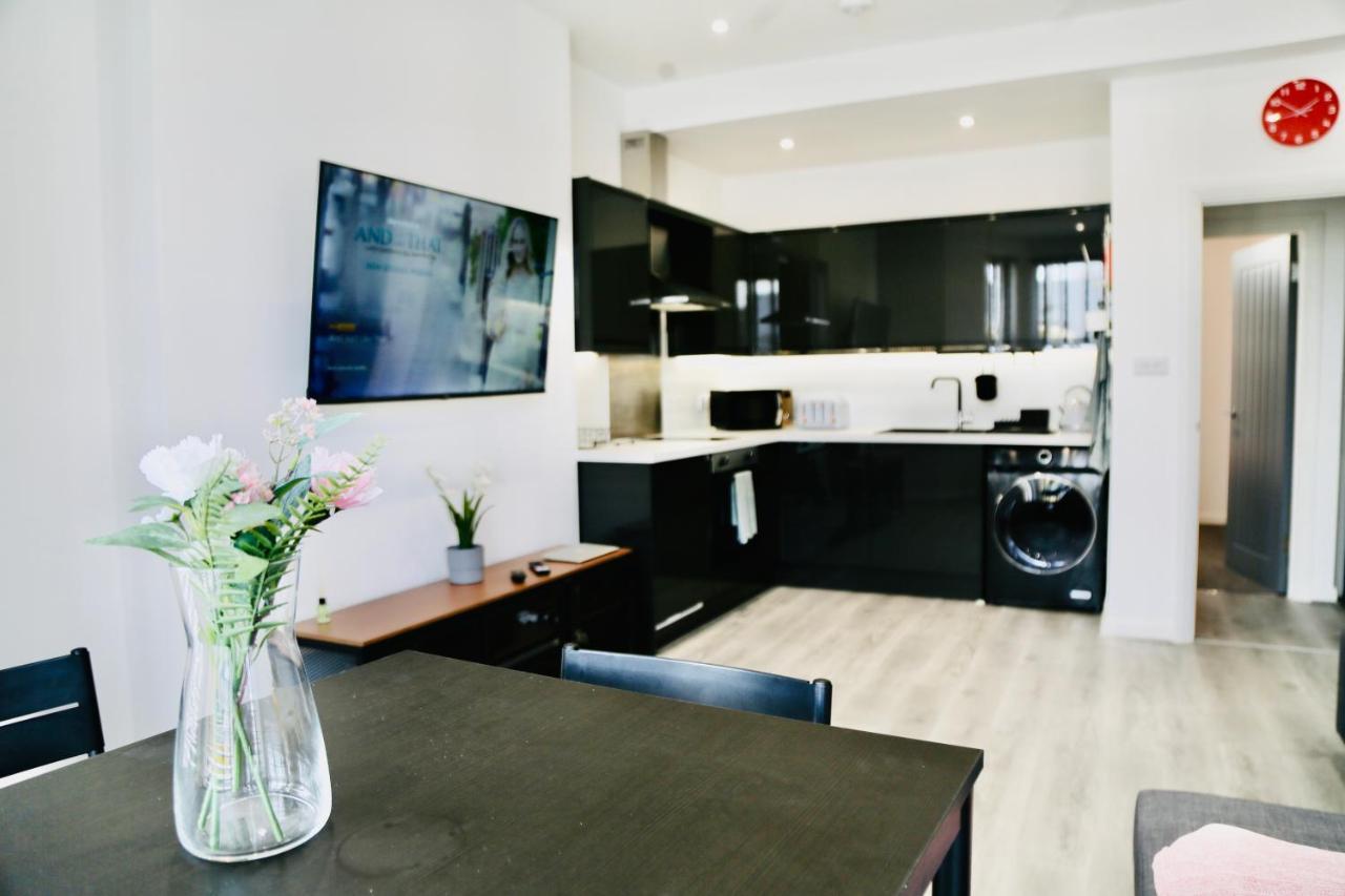 New Modern With Free Private Parking Apartment Plymouth