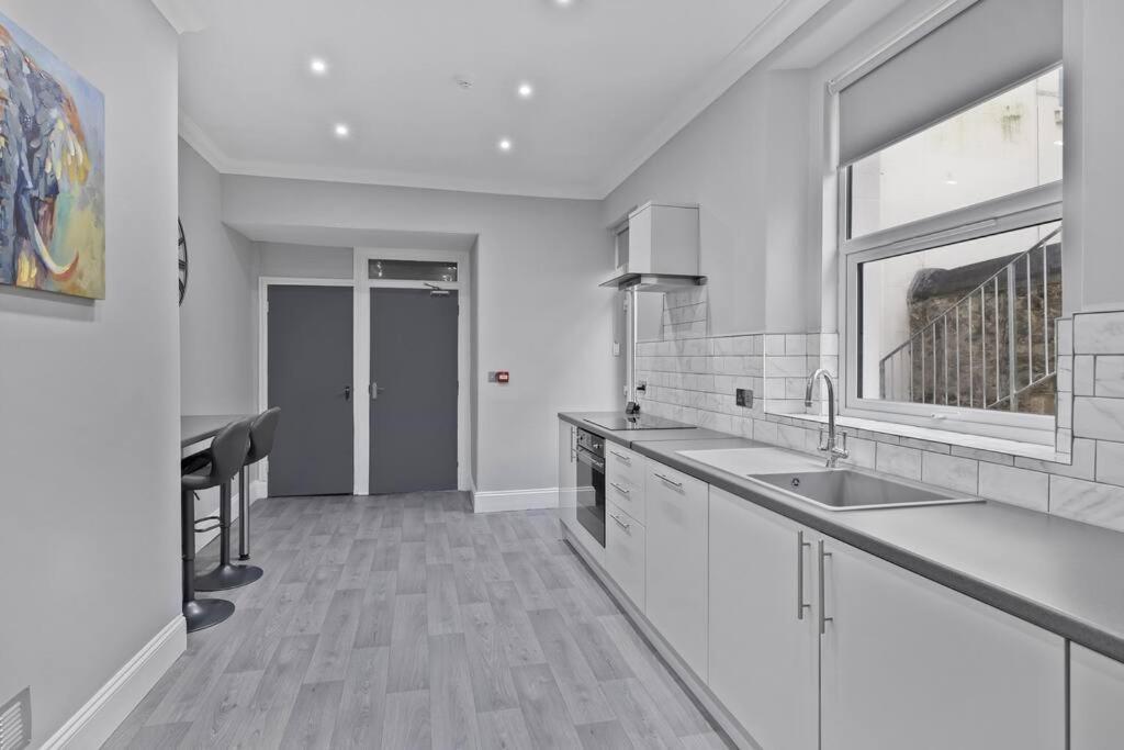 Brand New Huge 2 Bedroom Ground Floor Flat *