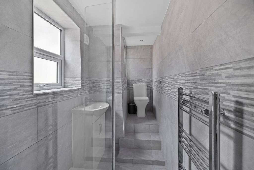 Apartment Brand New Huge 2 Bedroom Ground Floor Flat