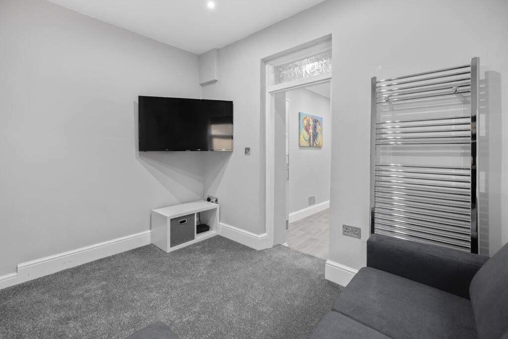 Apartment Brand New Huge 2 Bedroom Ground Floor Flat Plymouth