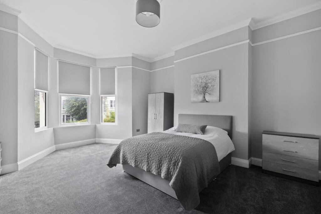 Apartment Brand New Huge 2 Bedroom Ground Floor Flat