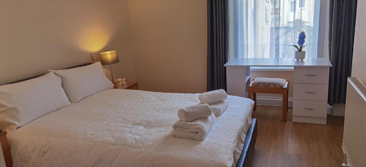 Apartment Entire 2 Bedroom In Location, Newly Refurbished Plymouth