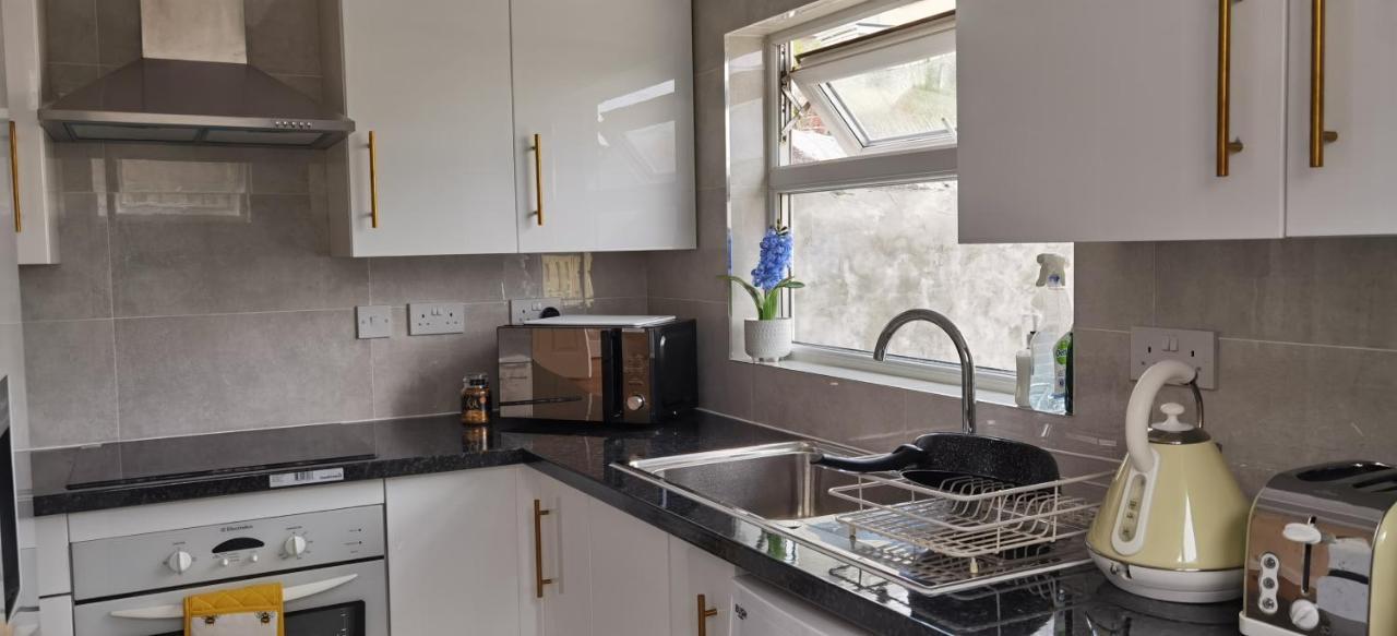 Entire 2 Bedroom In Location, Newly Refurbished *