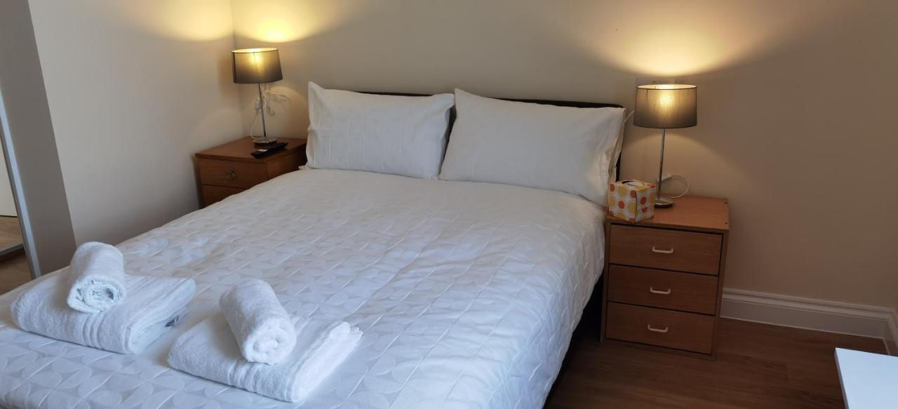 Apartment Entire 2 Bedroom In Location, Newly Refurbished Plymouth