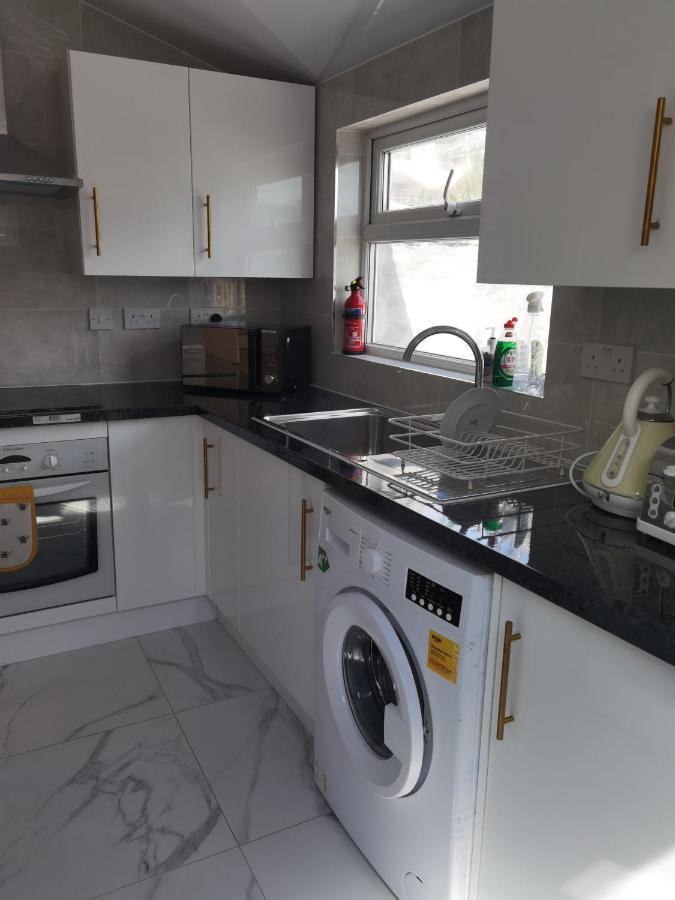 Entire 2 Bedroom In Location, Newly Refurbished Apartment *