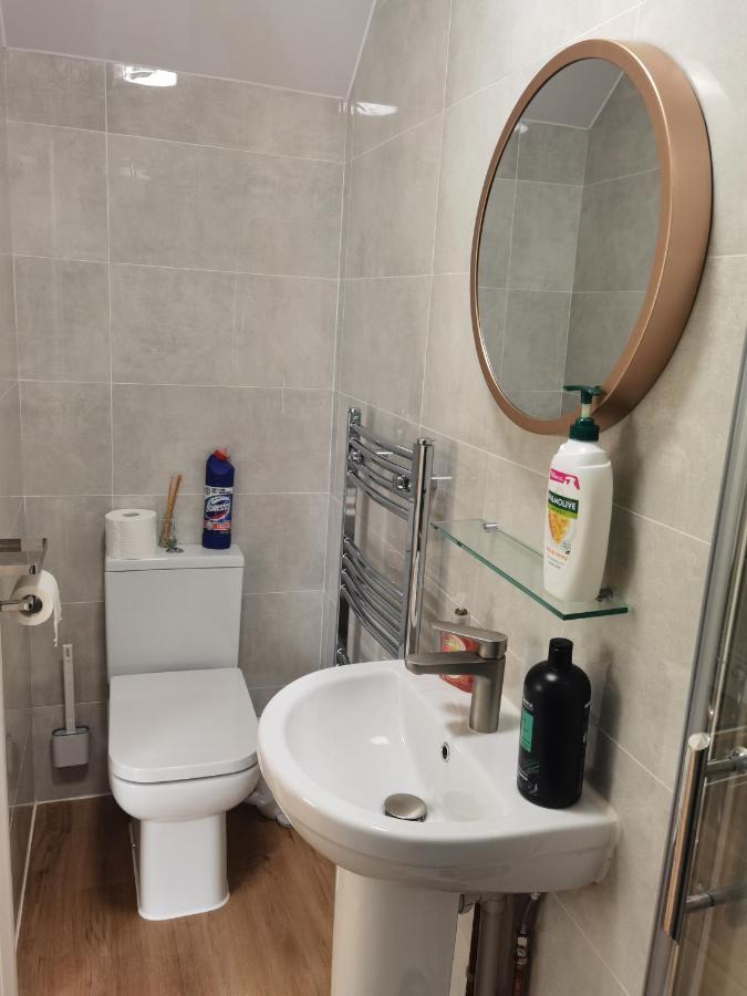 Entire 2 Bedroom In Location, Newly Refurbished