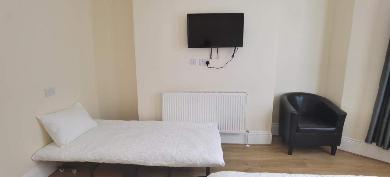 Apartment Entire 2 Bedroom In Location, Newly Refurbished *