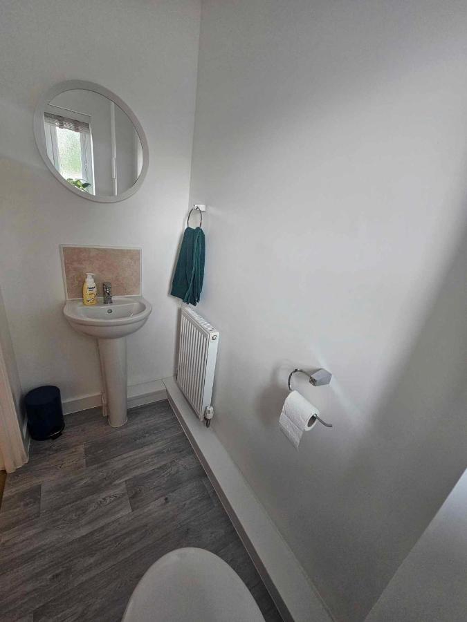 Entire 2 Bedroom House Modern Stylish Luxury Apartment