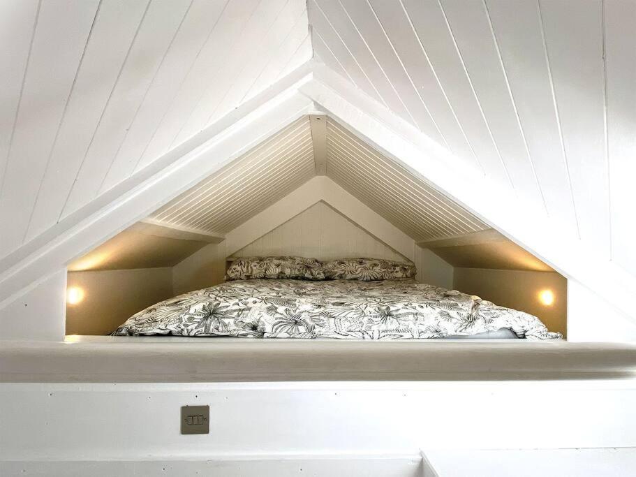 Large Sleeps 6 Location Free Parking Holiday home Plymouth