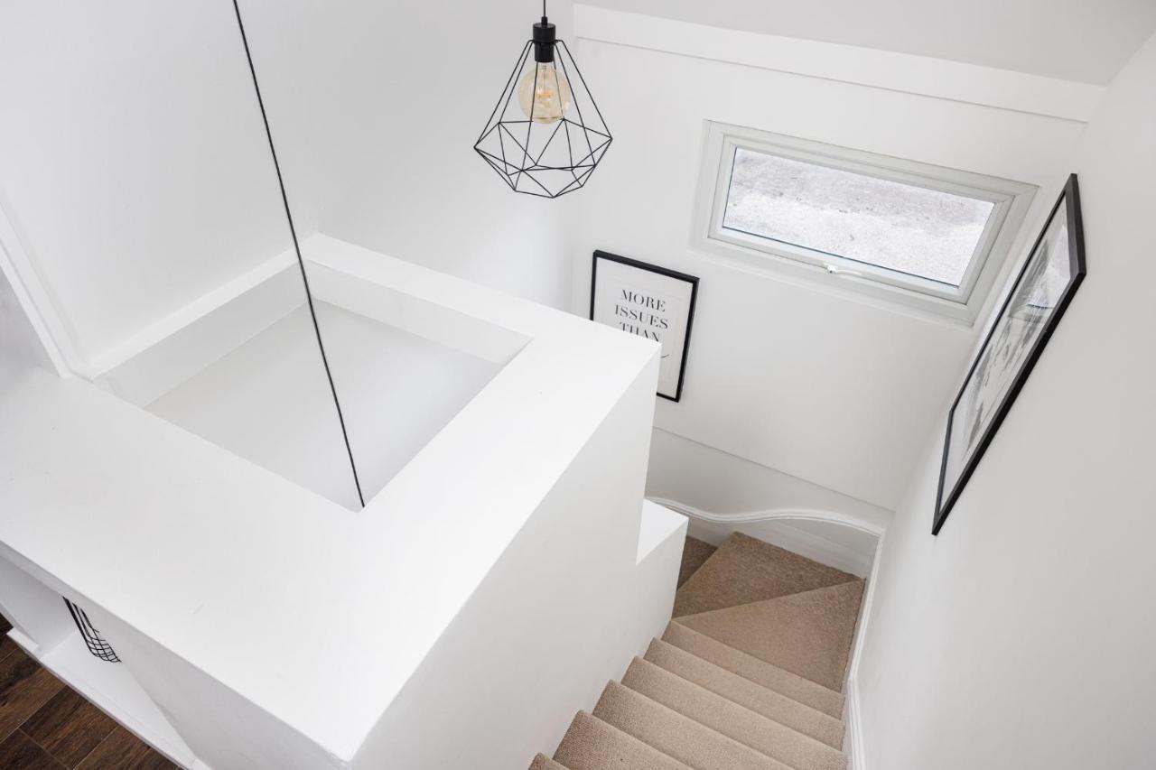 1 Bedroom - Sleeps 5 - Habita Apartment