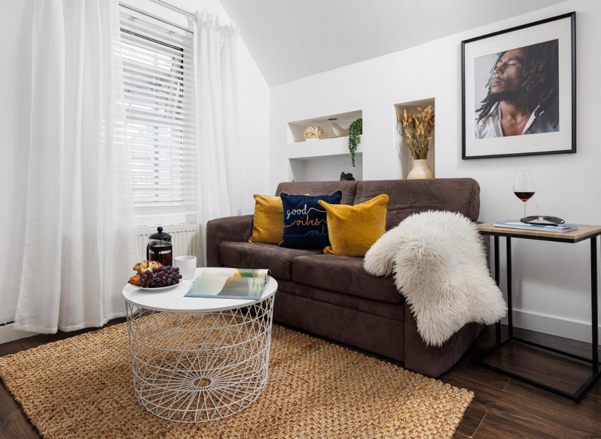 1 Bedroom - Sleeps 5 - Habita * Plymouth