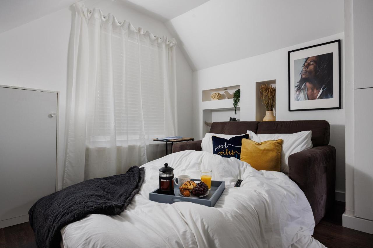 1 Bedroom - Sleeps 5 - Habita Apartment *