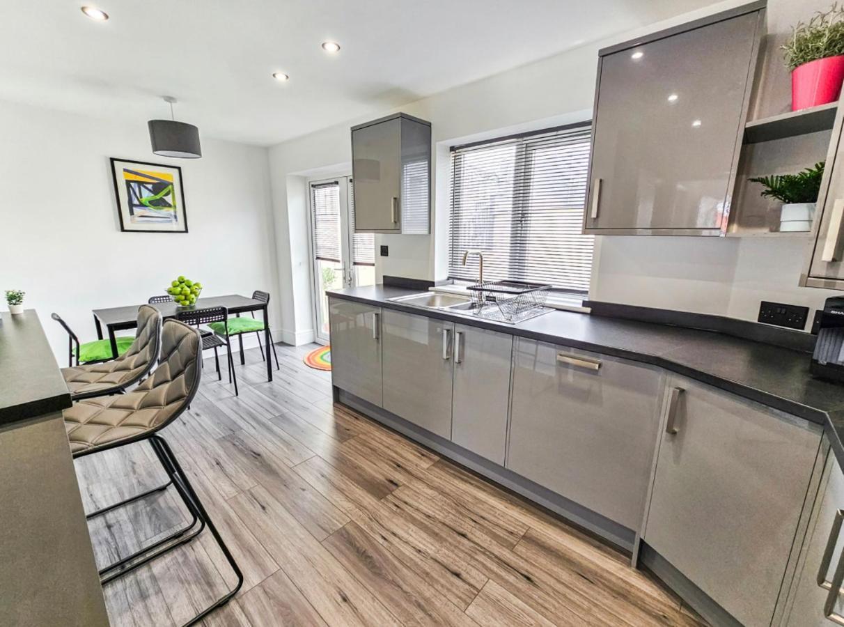 Two Bedroom Detached Modern Close To Argyle Fc Plymouth