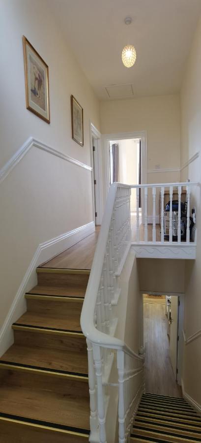Apartment Comfy 2 Bedroom In Location, Newly Refurbished *