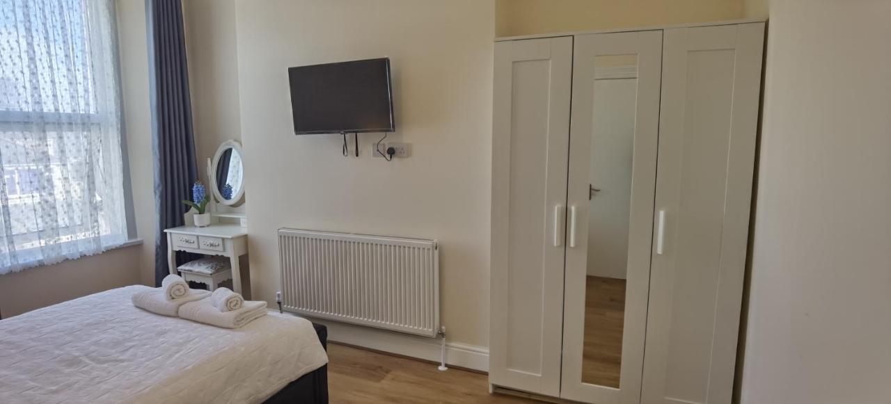 Comfy 2 Bedroom In Location, Newly Refurbished Apartment
